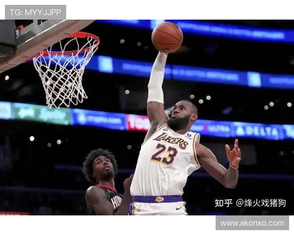 詹姆斯再度带领湖人逆转取胜，季后赛争夺进入白热化阶段
